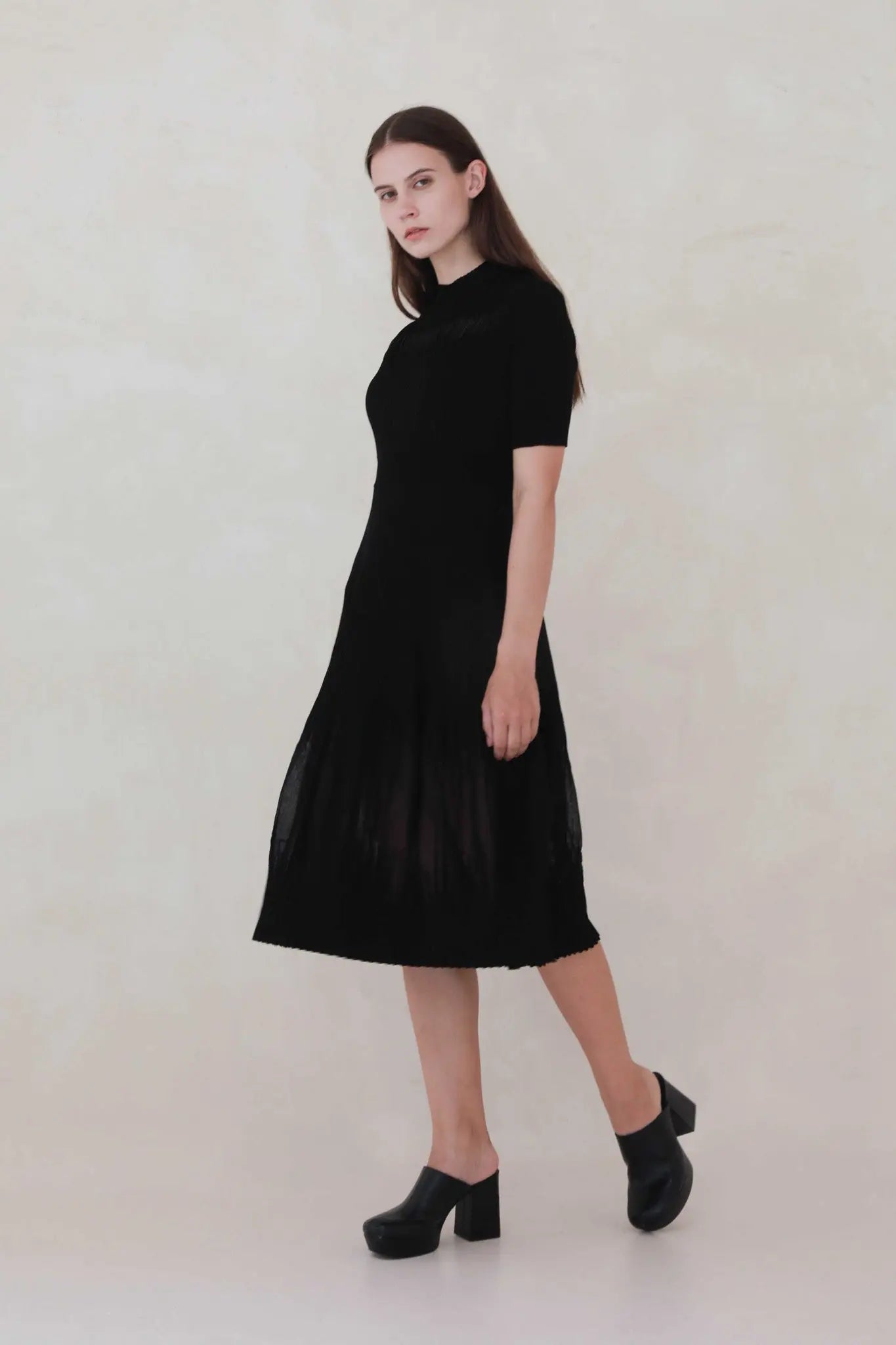 Short Sleeve Midi Dress